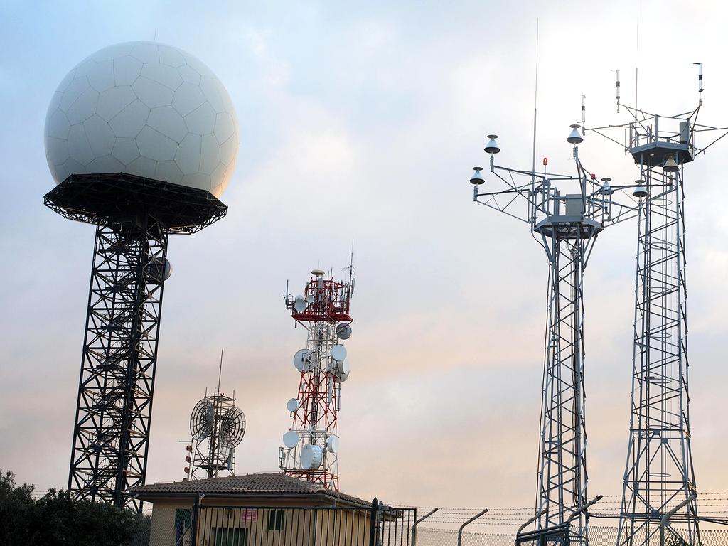 Cybersecurity threat detection radar showing network perimeter monitoring and intrusion prevention systems